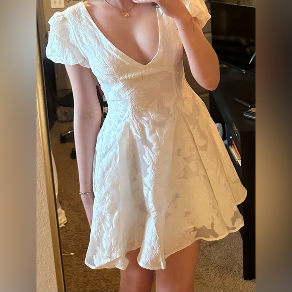 NWT - Showpo white dress in size 2 - Picture 8 of 8